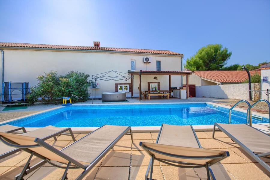 Villa John Pula Extérieur photo