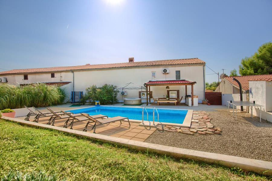 Villa John Pula Extérieur photo